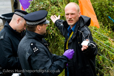 Journalists and NUJ members get stopped and searched by police. Climate Camp calls for the government to take action on climate change and stop the bulding of Kingsnorth coal fired electricity station. Rochester, Kent.
© Jess Hurd/reportdigital.co.uk
Tel: 01789-262151/07831-121483  
info@reportdigital.co.uk  
NUJ recommended terms & conditions apply. Moral rights asserted under Copyright Designs & Patents Act 1988. Credit is required. No part of this photo to be stored, reproduced, manipulated or transmitted by any means without permission.