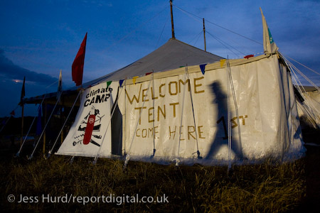 Climate Camp calls for the government to take action on climate change and stop the bulding of Kingsnorth coal fired electricity station. Rochester, Kent.
© Jess Hurd/reportdigital.co.uk
Tel: 01789-262151/07831-121483  
info@reportdigital.co.uk  
NUJ recommended terms & conditions apply. Moral rights asserted under Copyright Designs & Patents Act 1988. Credit is required. No part of this photo to be stored, reproduced, manipulated or transmitted by any means without permission.