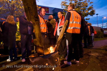 CWU Postal workers strike against jobs, conditions and threats to the service. East London Mail Centre, Bow Locks, Tower Hamlets. London.
© Jess Hurd/reportdigital.co.uk
Tel: 01789-262151/07831-121483  
info@reportdigital.co.uk  
NUJ recommended terms & conditions apply. Moral rights asserted under Copyright Designs & Patents Act 1988. Credit is required. No part of this photo to be stored, reproduced, manipulated or transmitted by any means without permission.