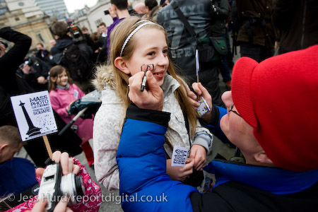 Up to 3000 people join the I'm a Photographer Not a Terrorist Mass Gathering in Trafalgar Square in defence of street photography and against the arbitary use of the terrorism laws to stop and search photographers.

© Jess Hurd/reportdigital.co.uk
Tel: 01789-262151/07831-121483  
info@reportdigital.co.uk  
NUJ recommended terms & conditions apply. Moral rights asserted under Copyright Designs & Patents Act 1988. Credit is required. No part of this photo to be stored, reproduced, manipulated or transmitted by any means without permission.