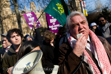 Hugh Lanning PCS speaks as UAF protesters demonstrate against the English Defence League as they march in support of the Dutch Islamophobic politician Geert Wilders who was a guest of UKIP at the Houses of Parliament. London.

© Jess Hurd/reportdigital.co.uk
Tel: 01789-262151/07831-121483  
info@reportdigital.co.uk  
NUJ recommended terms & conditions apply. Moral rights asserted under Copyright Designs & Patents Act 1988. Credit is required. No part of this photo to be stored, reproduced, manipulated or transmitted by any means without permission.