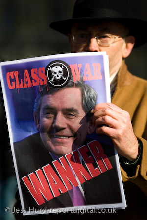 Class War protester demonstrates against the English Defence League as they march in support of the Dutch Islamophobic politician Geert Wilders who was a guest of UKIP at the Houses of Parliament. London.

© Jess Hurd/reportdigital.co.uk
Tel: 01789-262151/07831-121483  
info@reportdigital.co.uk  
NUJ recommended terms & conditions apply. Moral rights asserted under Copyright Designs & Patents Act 1988. Credit is required. No part of this photo to be stored, reproduced, manipulated or transmitted by any means without permission.